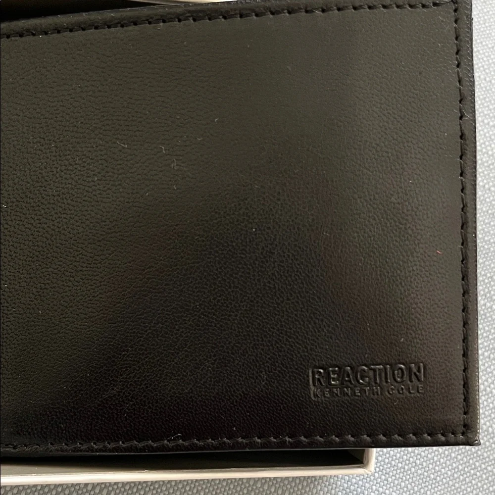 Kenneth Cole Reaction Black Leather Card Holder